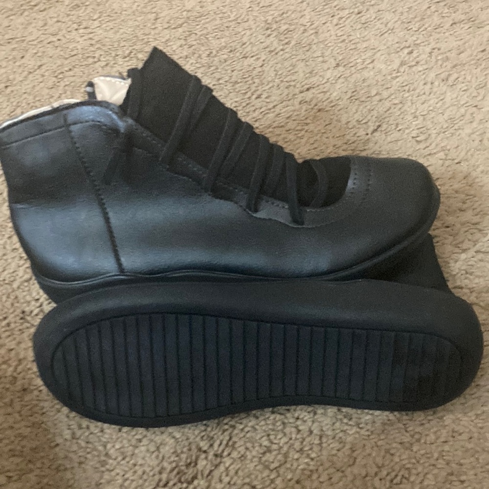 Women’s ankle shoe